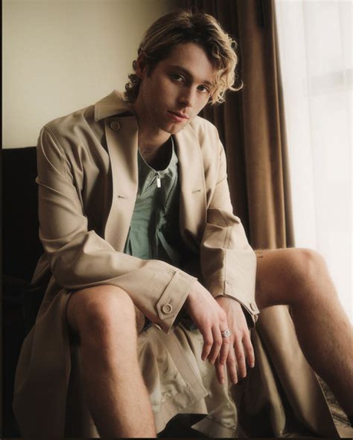 20 of Luke Hemmings' Best Note Changes