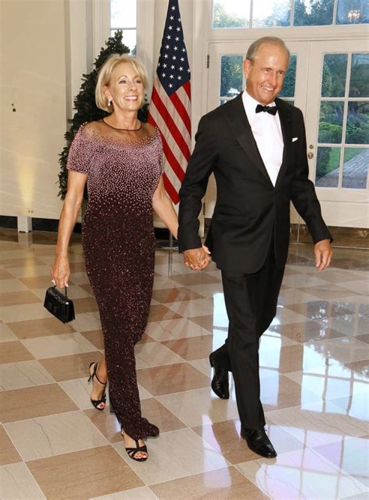Dick Devos - Net Worth, Age, Height, Birthday, Bio, Wiki!