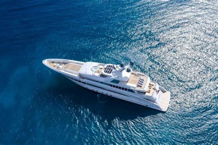 DISCOVER: Oceanlux Releases "Madness" - CelebMix