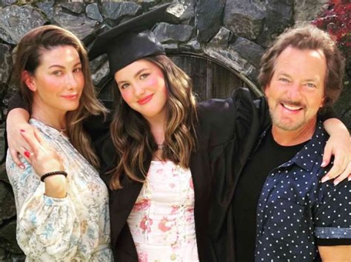 Eddie Vedder and his daughter cover "The Batman" theme song