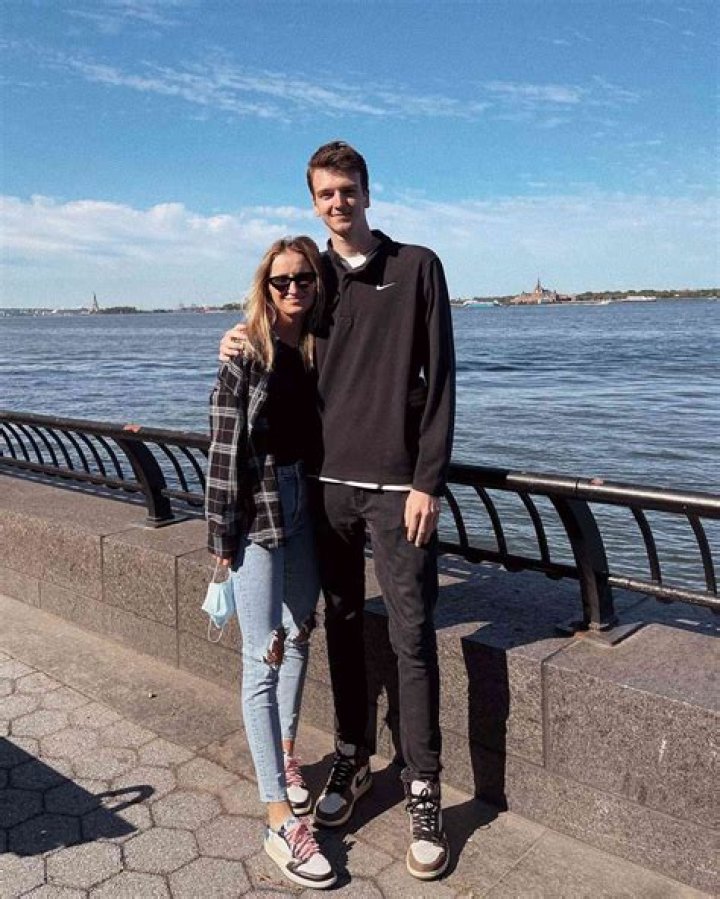 EXPLORE Jordan Simek Wiki Facts, Age, Height, Boyfriend & Net Worth