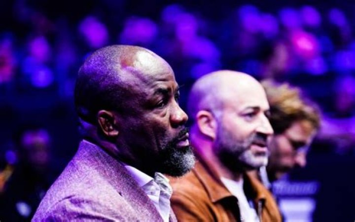 Fernand Lopez Bat Sa Femme