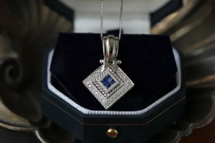 Iconic Gemstones: The Everlasting Celebrity Appeal of Jewelry