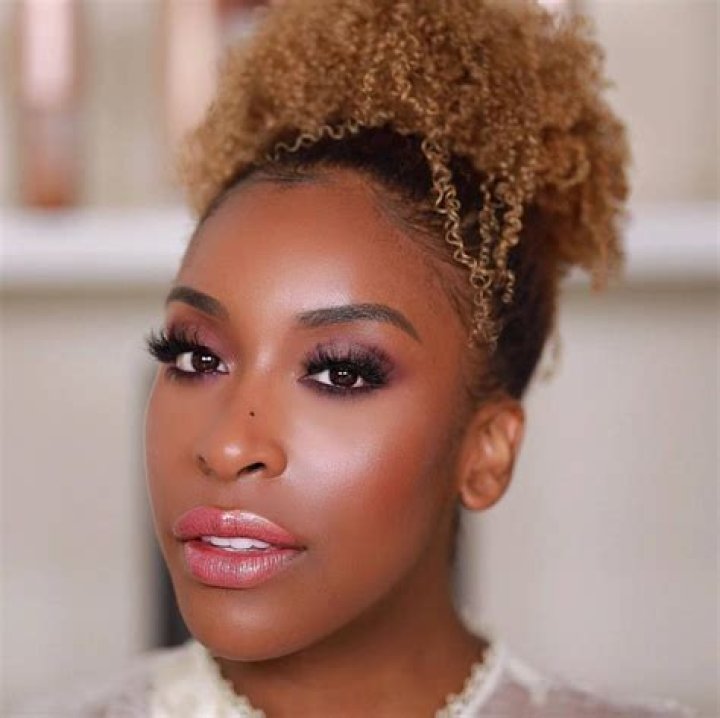 Jackie Aina Biography: Wife, Net Worth, Age, Height, YouTube, Boyfriend, Spouse