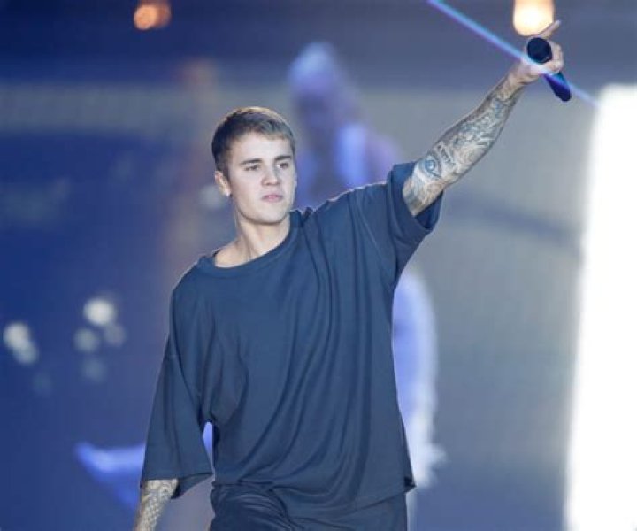 Justin Bieber storms off stage in Oslo after fans refuse to listen to him
