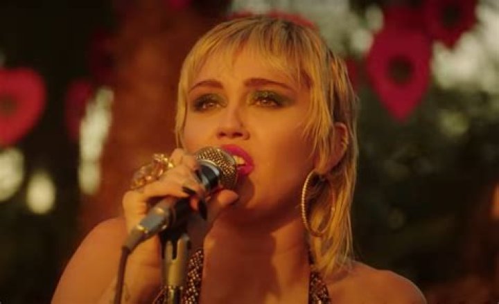 Miley Cyrus Announces New Album: "Plastic Hearts"