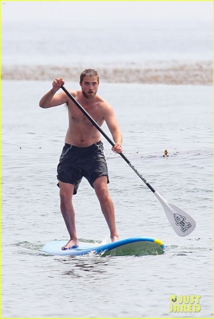 Robert Pattinson Shirtless And Paddle Boarding (Photo)