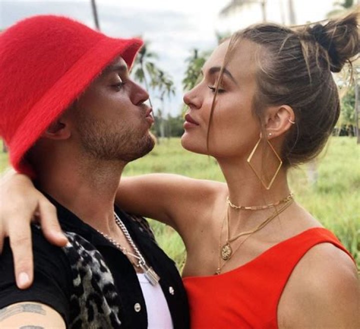 Selena Gomez Cheating With Josephine Skriver’s Boyfriend Alexander DeLeon: Flirting To Make Justin Bieber Jealous? (PHOTOS)