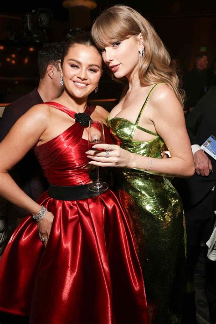 Selena Gomez Spills On Lorde Feud, Demi Lovato and Taylor Swift in Seventeen