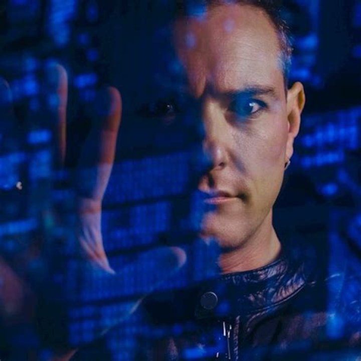 Sines Releases New Single/Lyric Video - “Mr. Ciao”