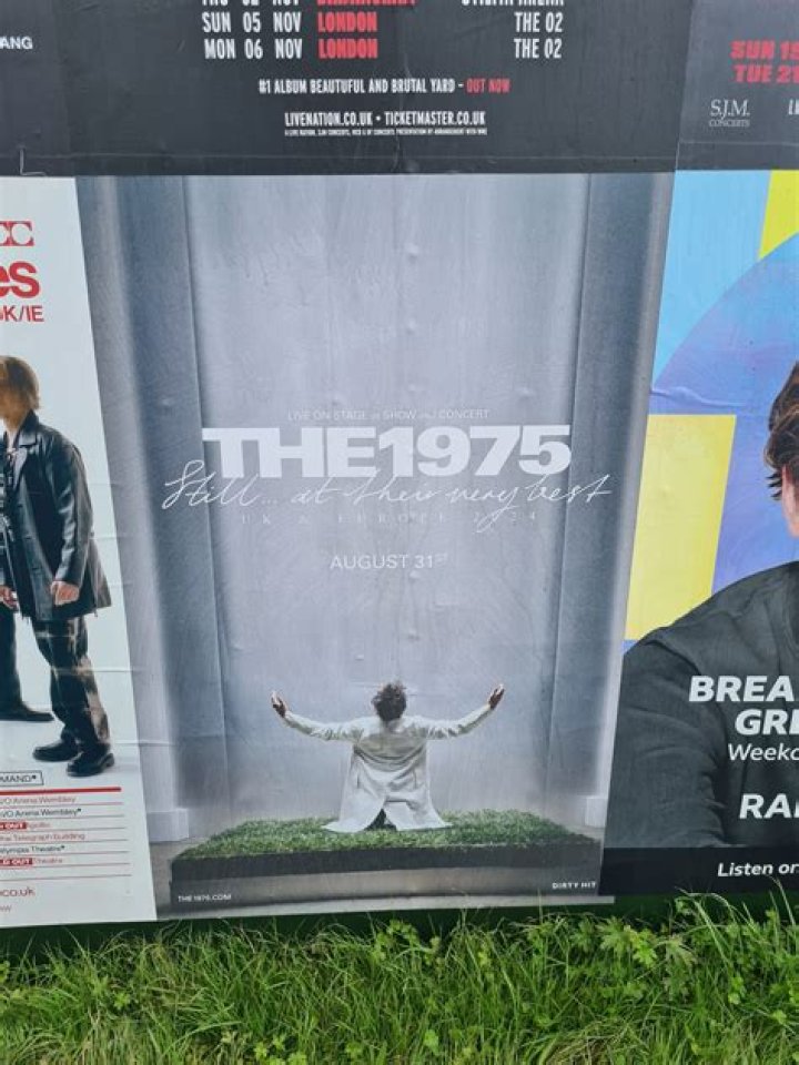 The 1975 tease a December tour