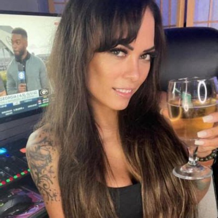 
Who Is Cassie Wolfe? Is She The Wife Of BitBoy Crypto? Relationship	